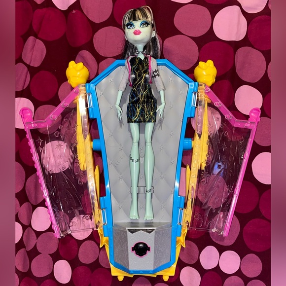 Monster High Freaky Fusion Frankie Recharge Station - Picture 3 of 5